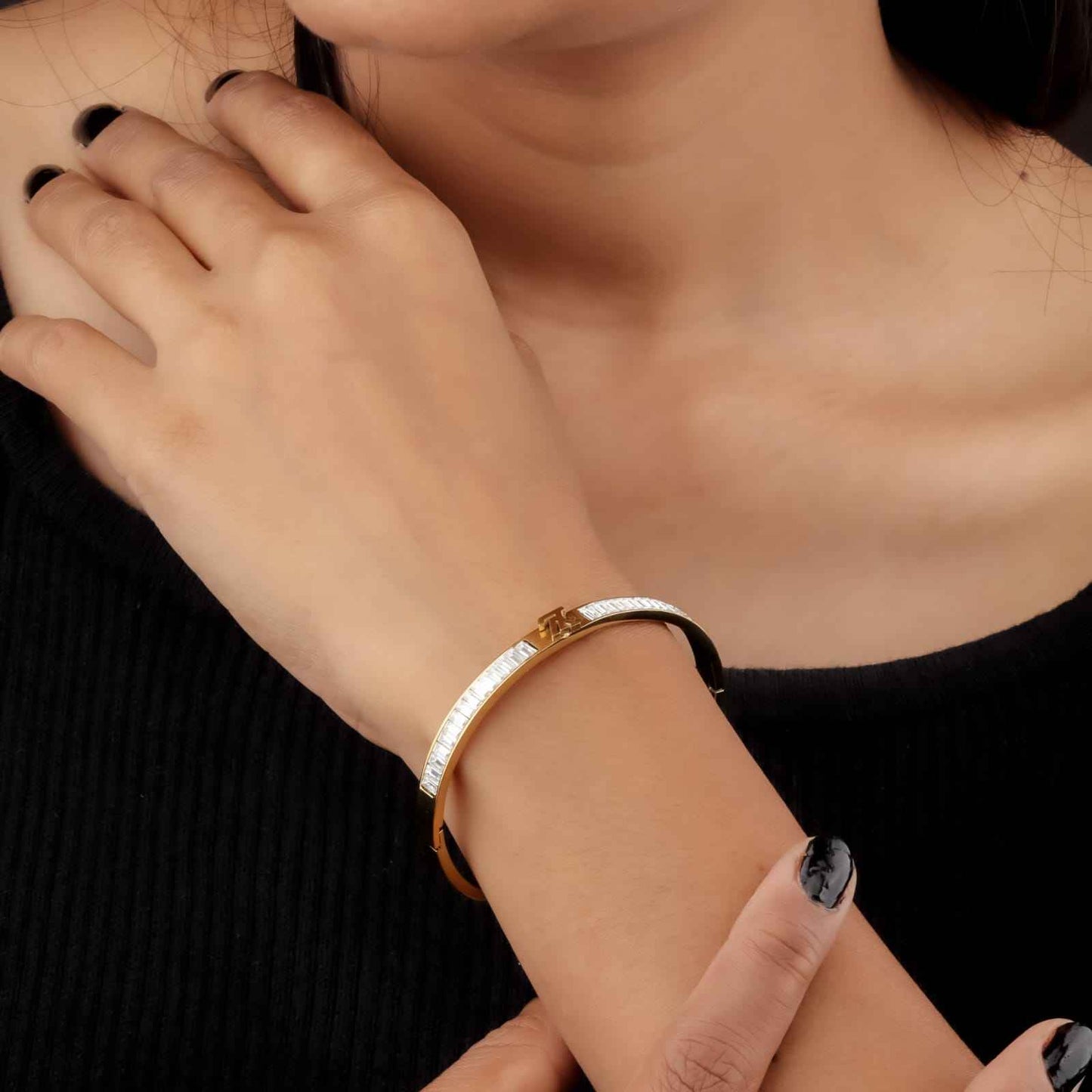 VELORA LINK BRACELET - Elegant and Versatile Jewelry for Every Occasion